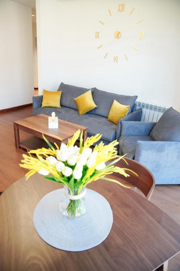 City Center Appartment At Buzand St. Yerevan Exterior foto
